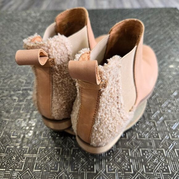 🐢 Toms Ella Chelsea Ankle Boot Honey Leather Faux Shearling Size 7 Tan Bootie - Picture 5 of 12
